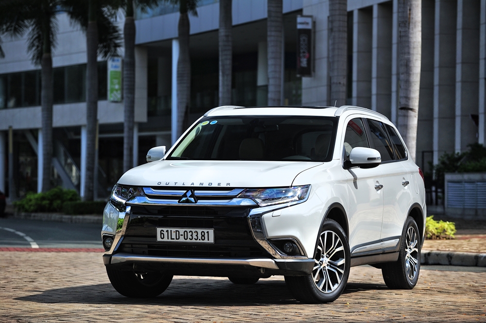 Mitsubishi Outlander hoàn toàn mới: tăng sức nóng cho phân khúc Crossover